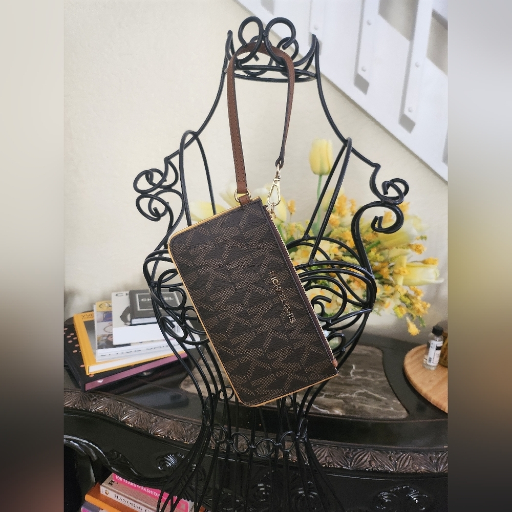 Michael Kors Wristlet